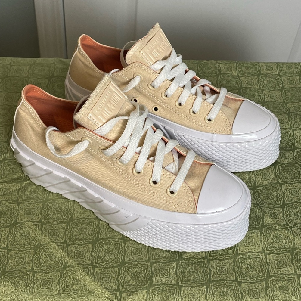 Converse Pump Sneaker Size 7 Women